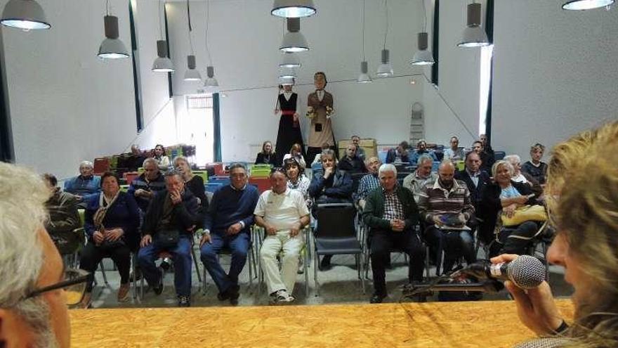 Asistentes a la reunión celebrada en Camarzana de Tera.