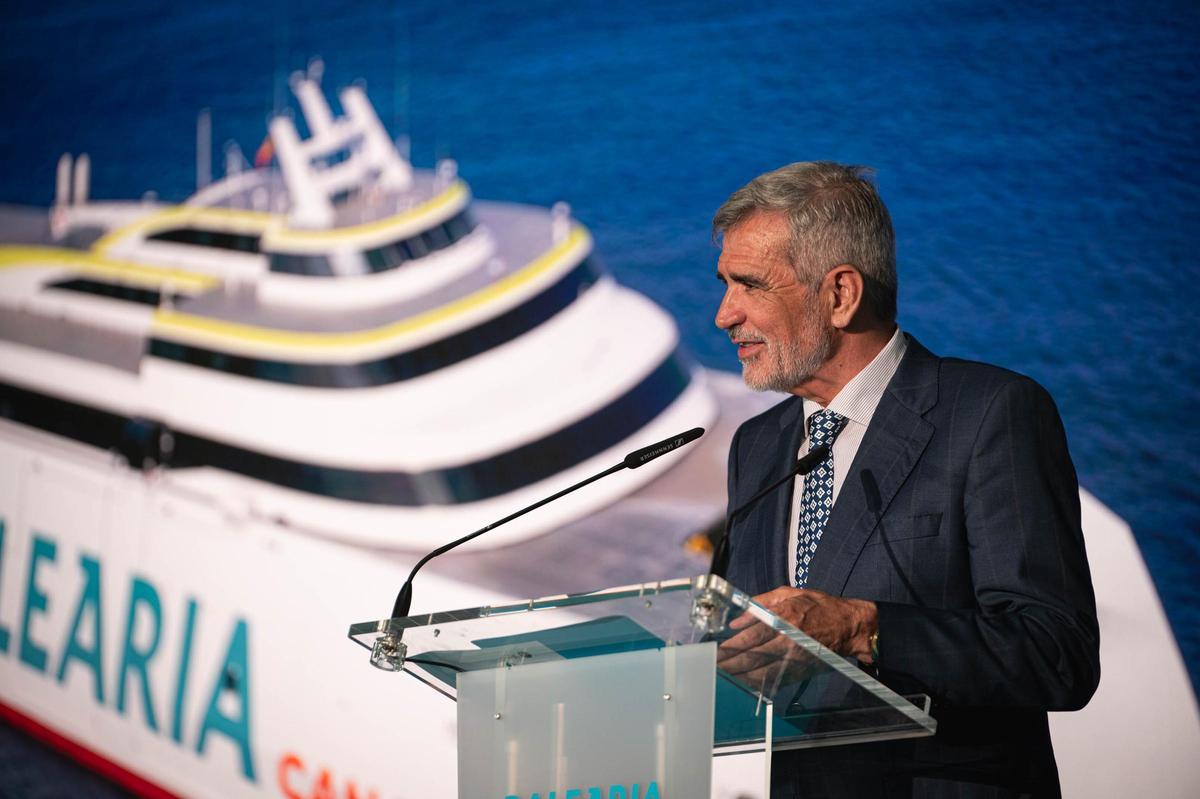 La naviera Baleària Canarias bautiza el nuevo fast ferry Mercedes Pinto