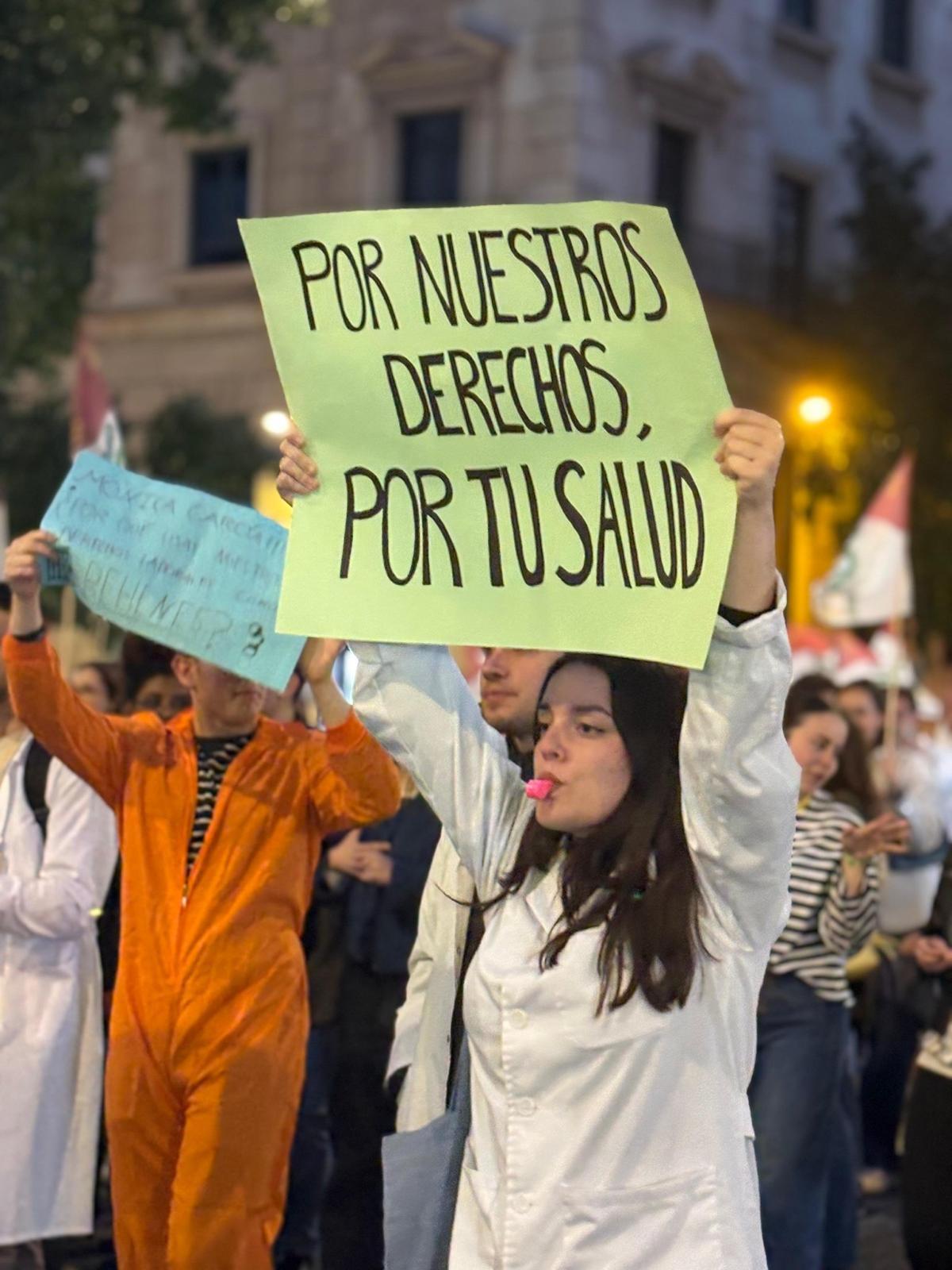 Una médica durante la pasada huelga de médicos en Murcia.