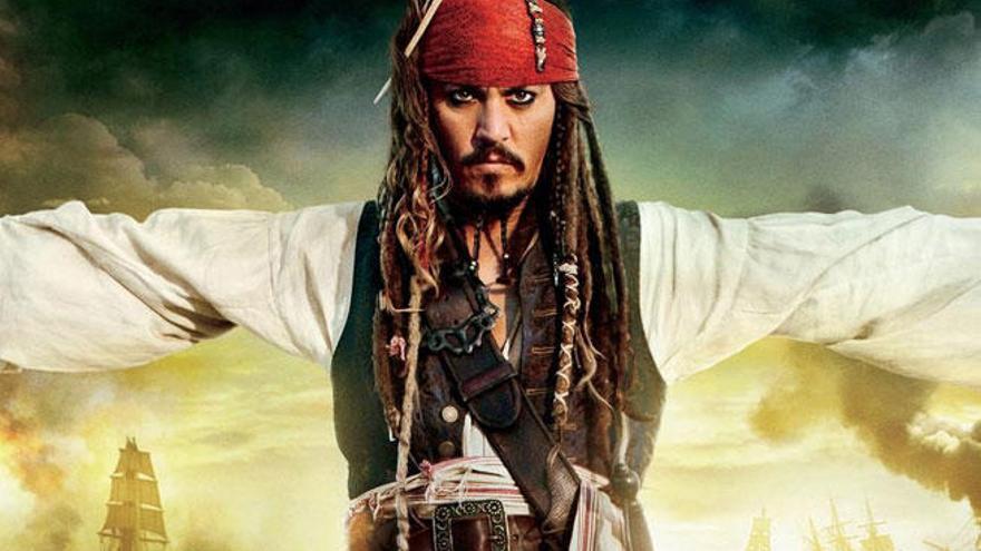 Johnny Depp como el Capitán Sparrow.