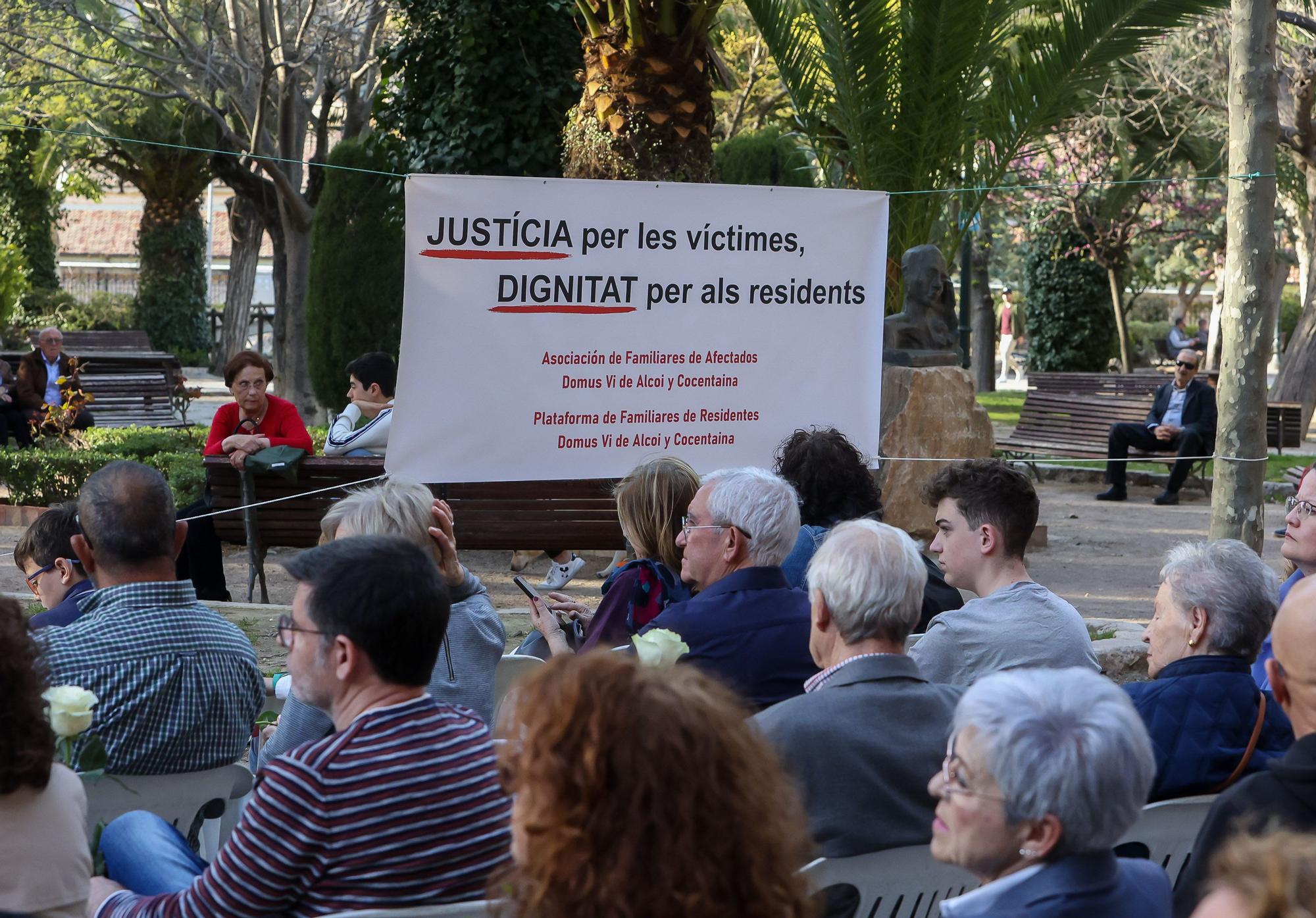 Homenaje a las víctimas de las residencias Domus Vi de Alcoy y Cocentaina