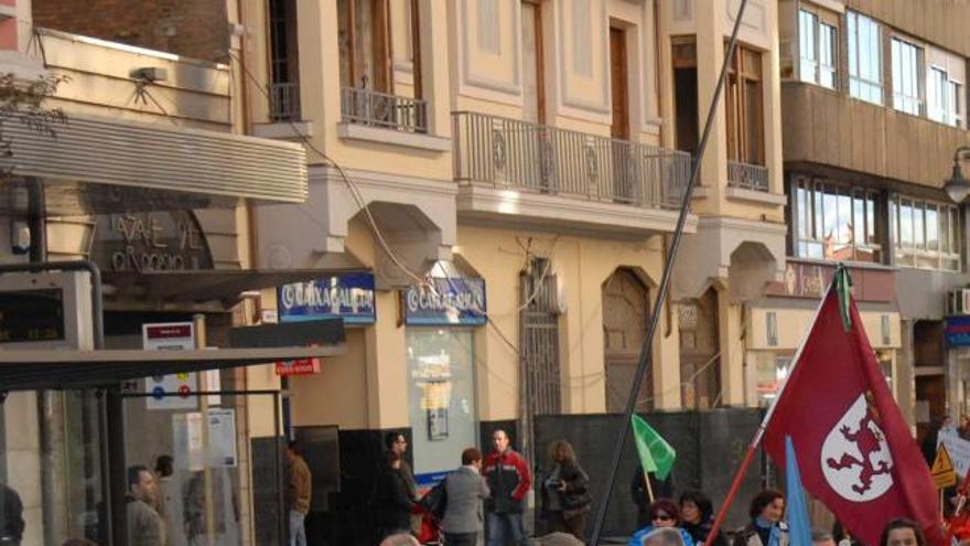 Manifestación de allerenos contra la línea eléctrica en León.