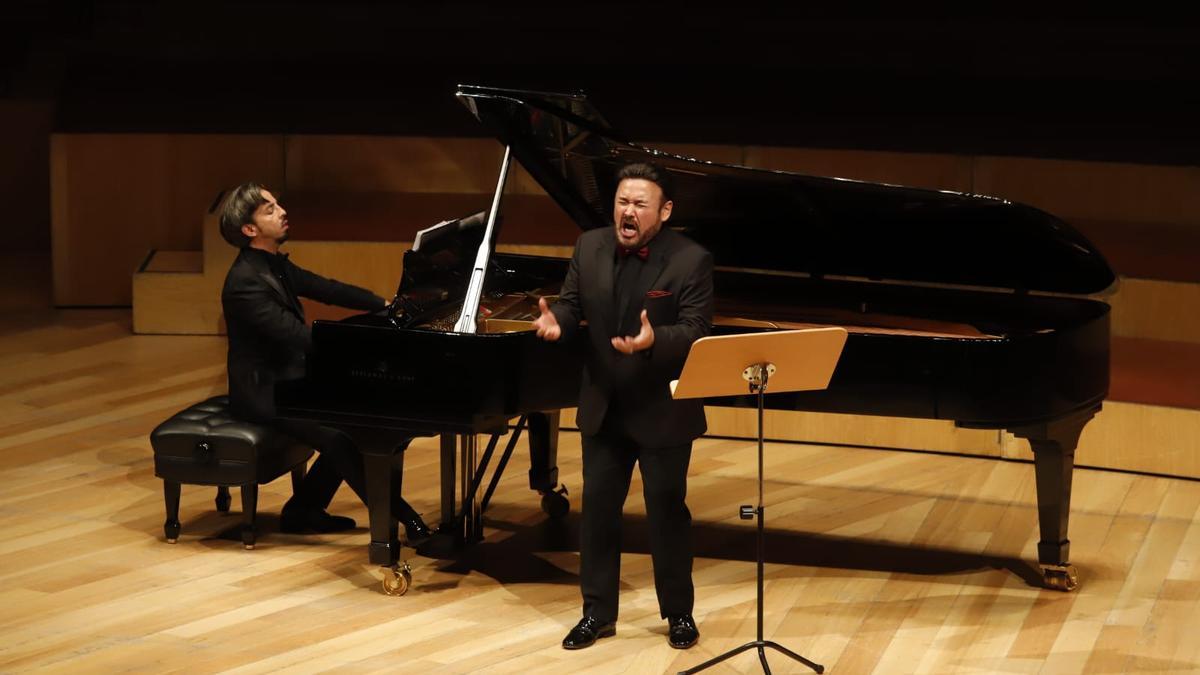 Javier Camarena, este martes, durante su interpretación en la sala Mozart del Auditorio de Zaragoza.