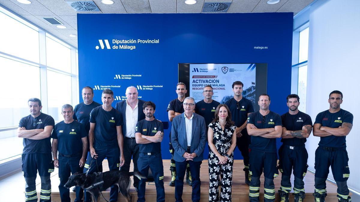 La Diputación reconoce la labor de los bomberos del Consorcio Provincial.