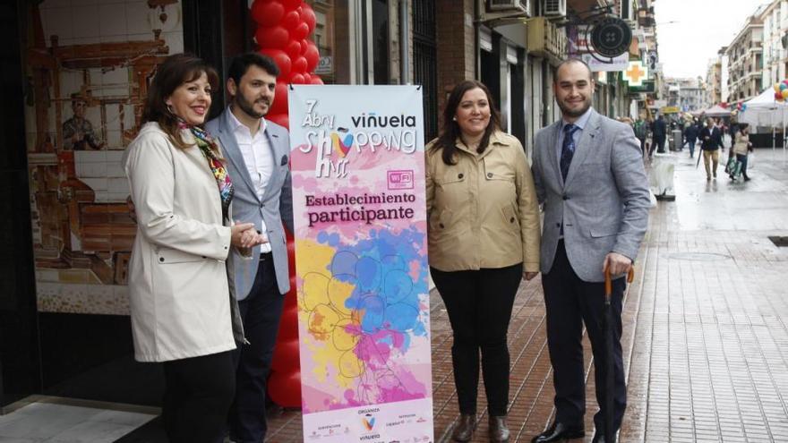 La Shopping Hill de La Viñuela saca a la calle las tiendas del barrio