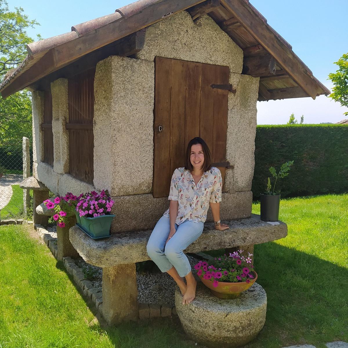 La investigadora viguesa Raquel Sebastián, en su casa familiar.