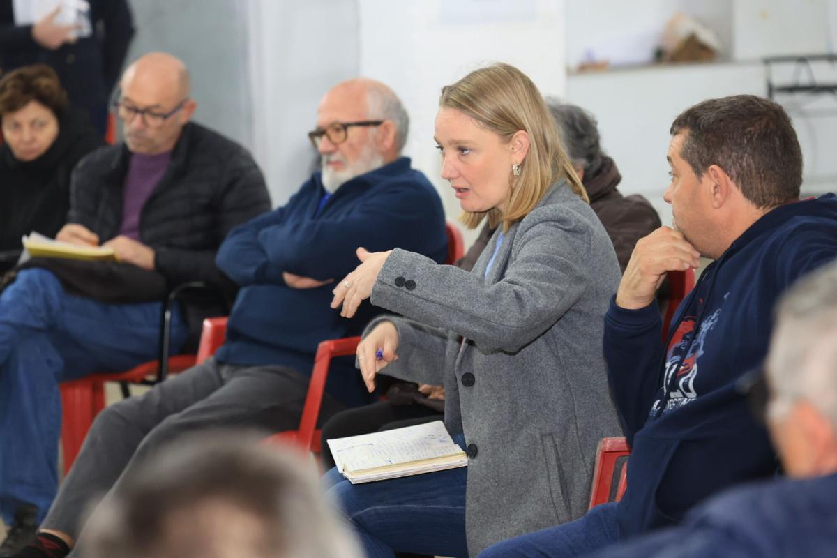 Reunión en la sede de la asociación de vecinos El Roser de Vila-real