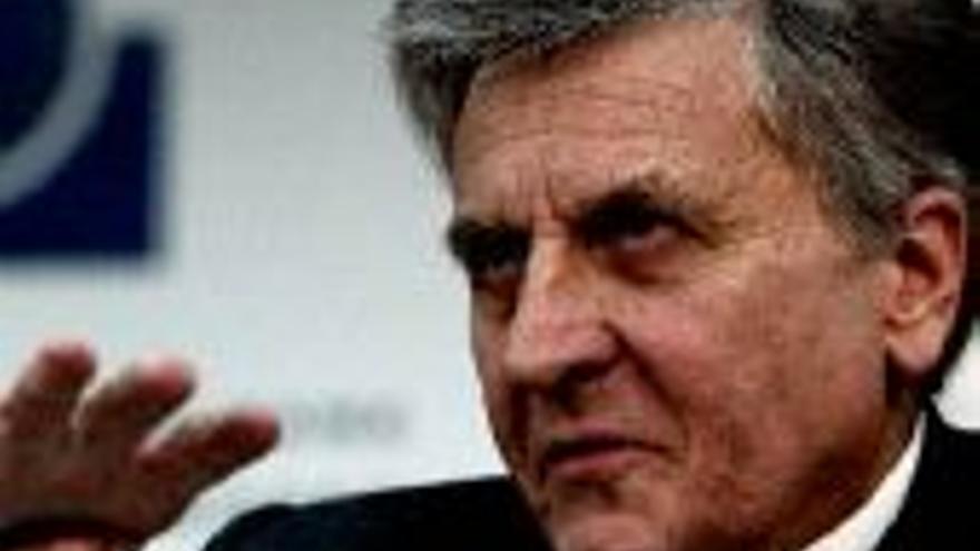 Trichet dice que un euro fuerte no justifica una bajada de tipos