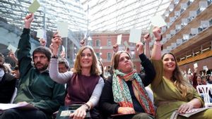 Ernest Urtasun, Jéssica Albiach, Gemma Tarafa y Candela López, en la clausura del congreso de los Comuns este domingo