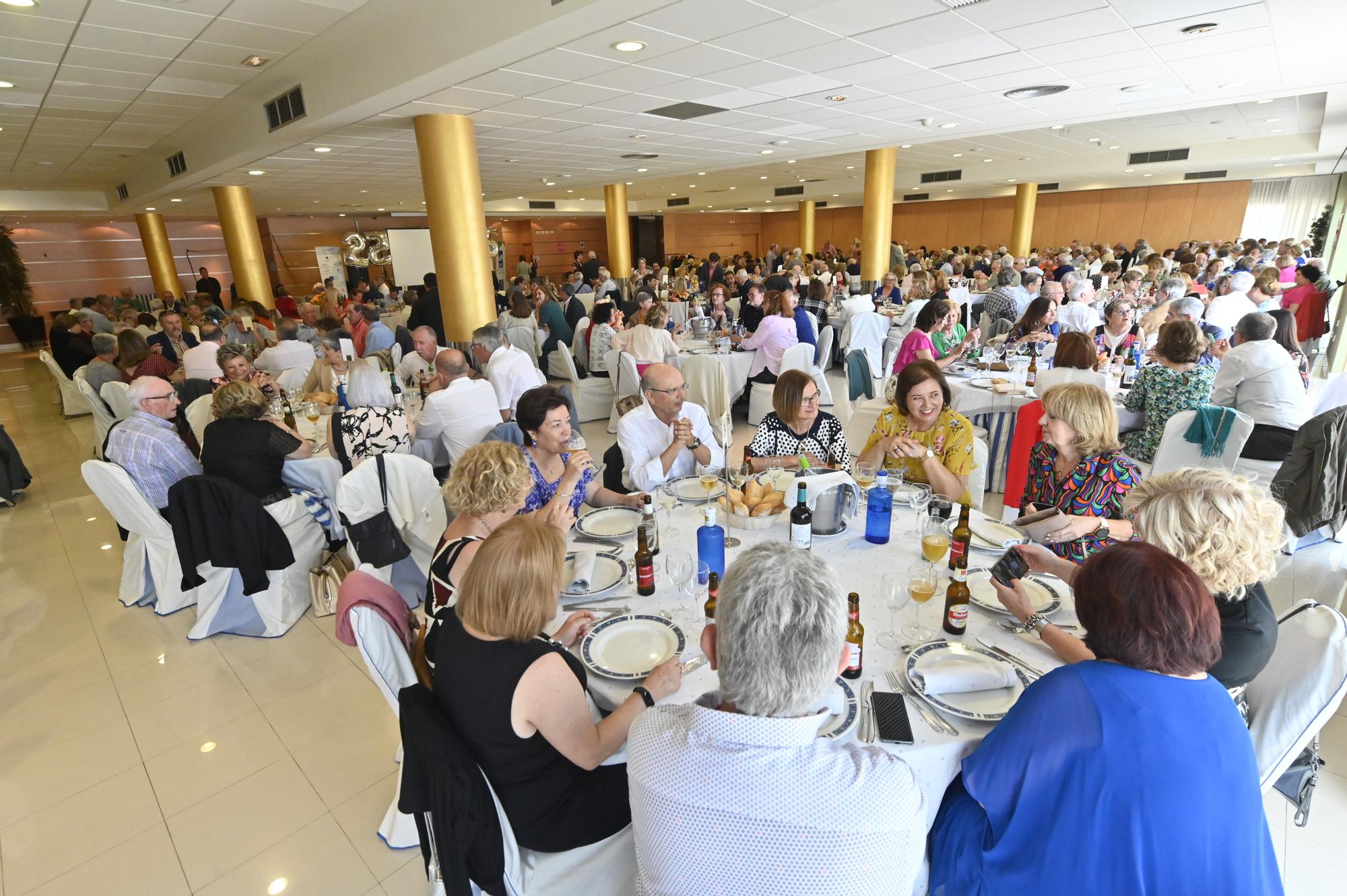 Los mayores universitarios de Castellón celebran una comida de hermandad