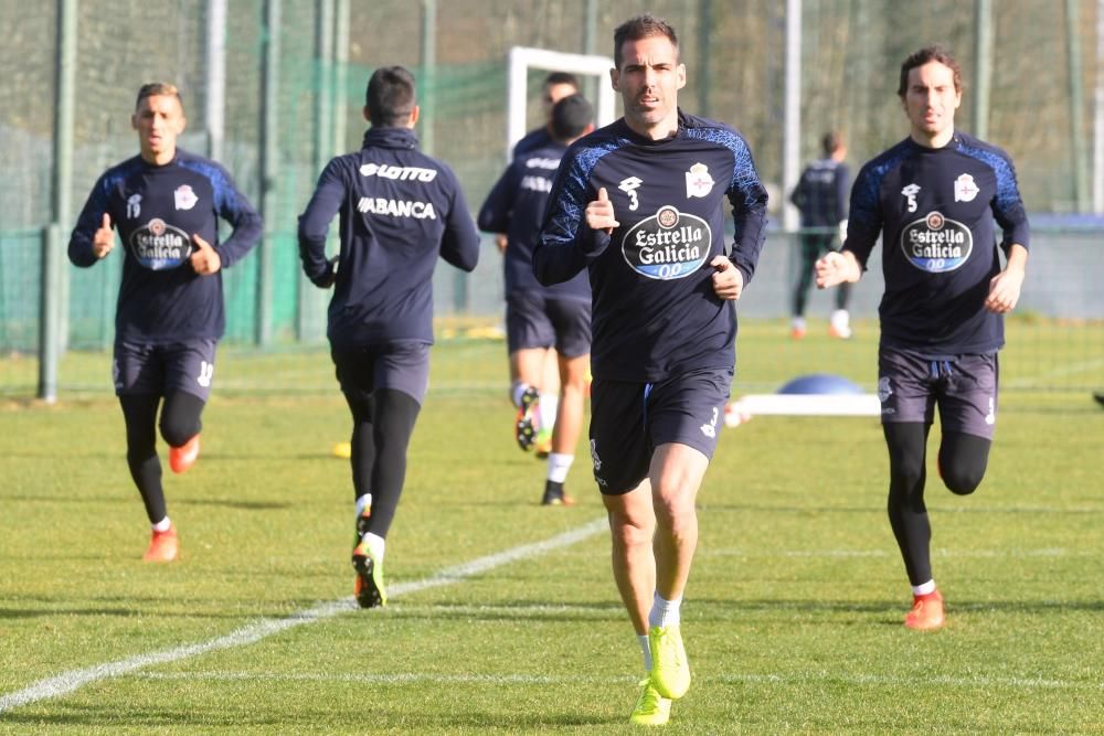 Primer entrenamiento del Deportivo con los 23 definitivos a disposición de Gaizka