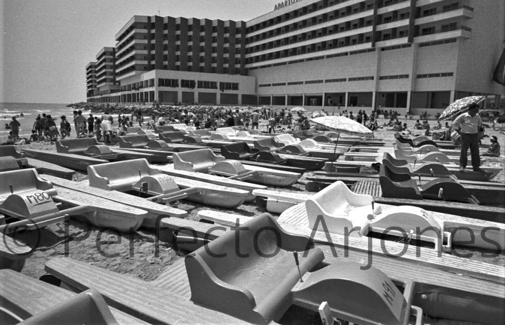 PLAYA DEL POSTIGUET Y HOTEL MELIÁ. JULIO 1974.