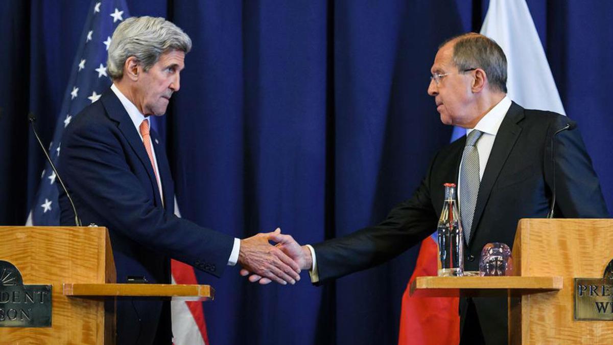 kerry-y-lavrov-se-estrechan-la-mano