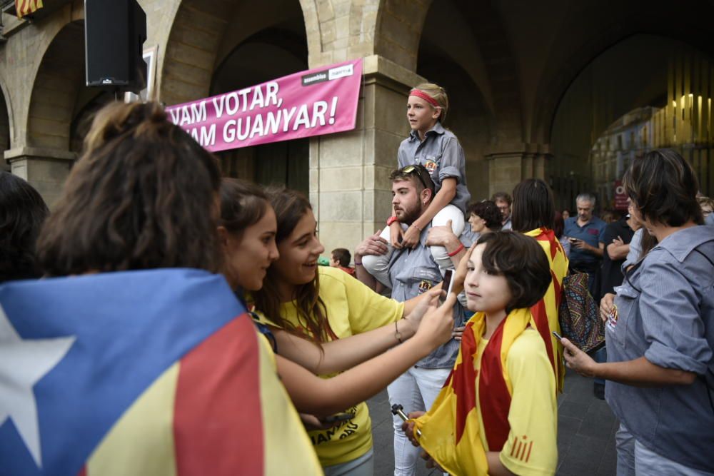 La plaça Major de Manresa s'omple per l'1-O