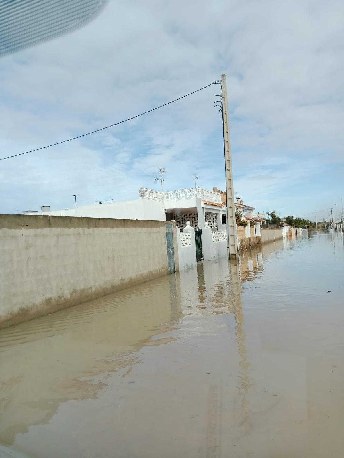 Moncofa denuncia la dejadez de Costas ante los daños reiterados en la playa