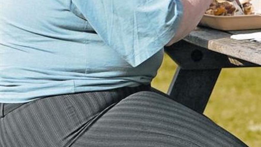 Los hombres obesos mejorarían su salud si limpiaran y fregaran