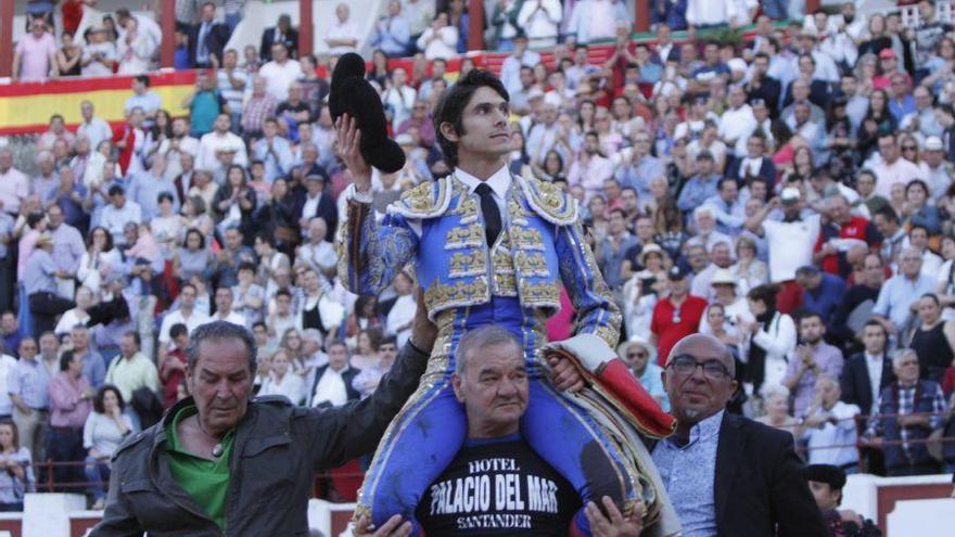 Sebastián Castella sale a hombros de Zamora.