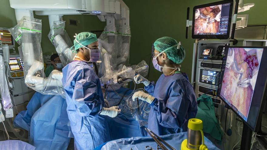 Anestesistas y cirujanos de 6 hospitales se niegan a hacer cirugías por la tarde para reducir las listas de espera