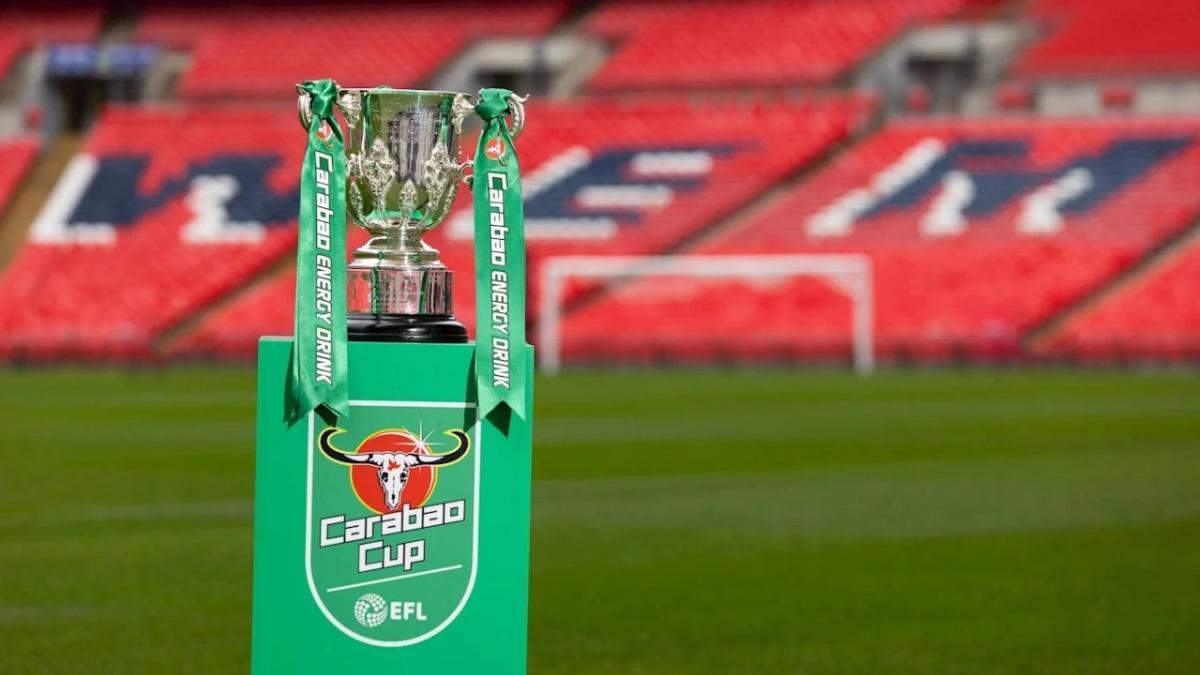 El trofeo de la Carabao Cup en Wembley