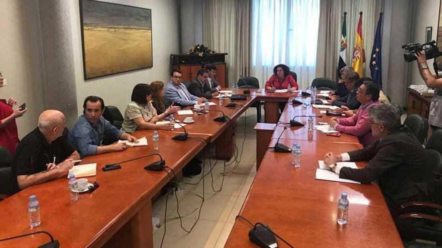El pacto por el tren en Extremadura pide cerrarlos proyectos de electrificación en 2017