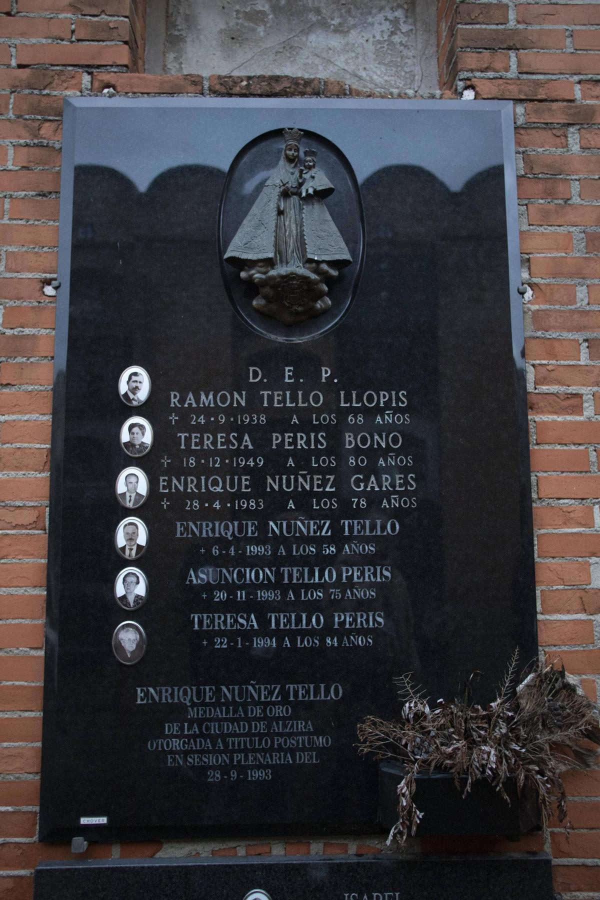 La Virgen de la Murta, que sólo está en dos lápidas.