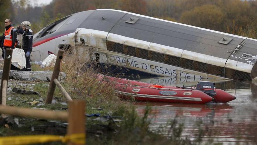 Cinc morts en descarrilar un TAV en proves a França