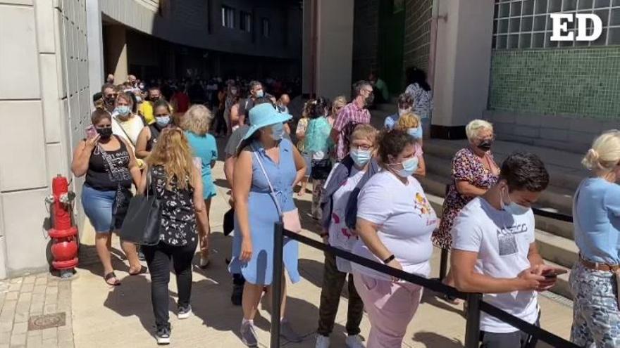 Campaña de vacunación masiva en el Pabellón Santiago Martín