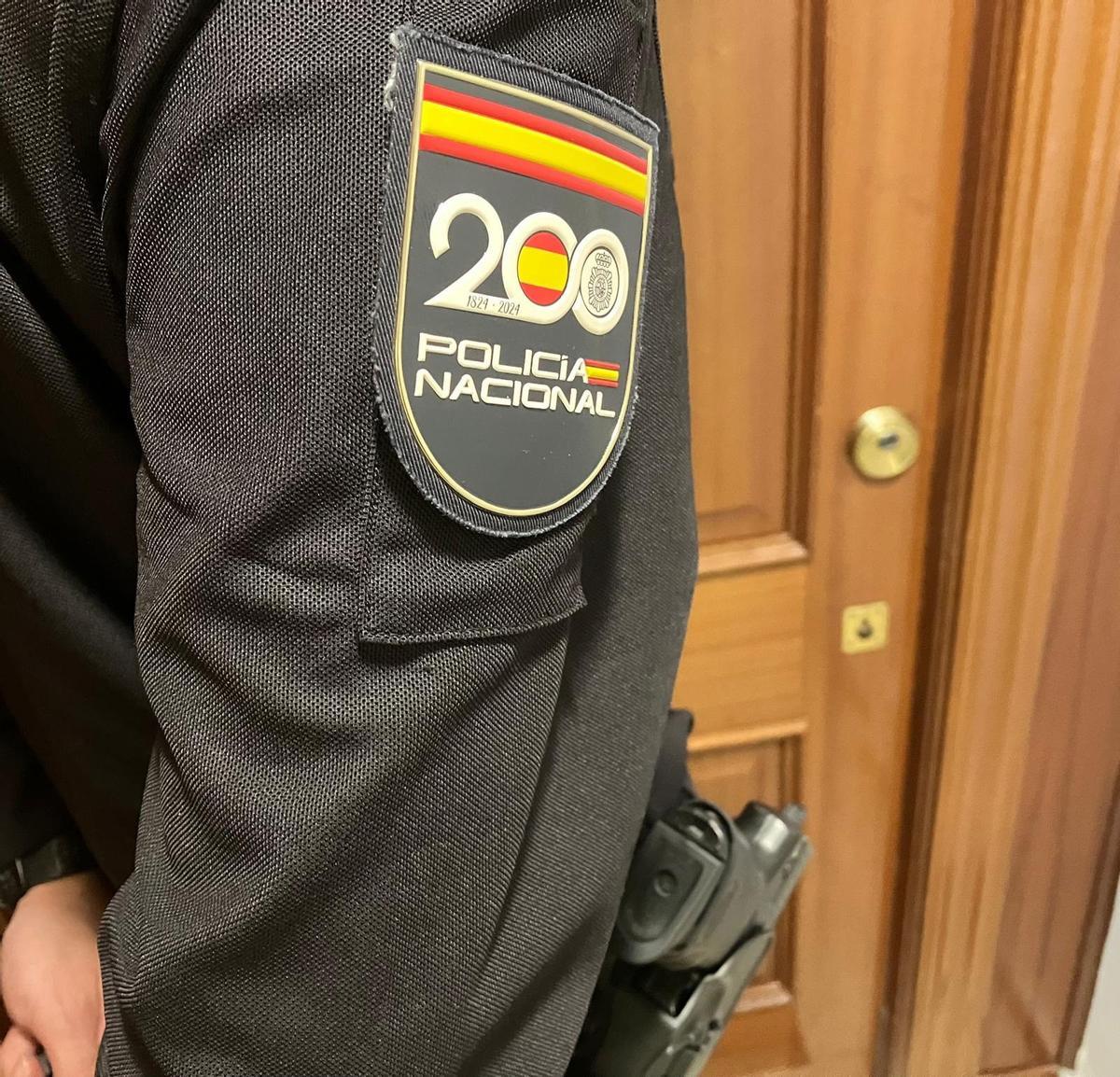 La Policía Nacional estableció un cordón de seguridad en torno al domicilio.