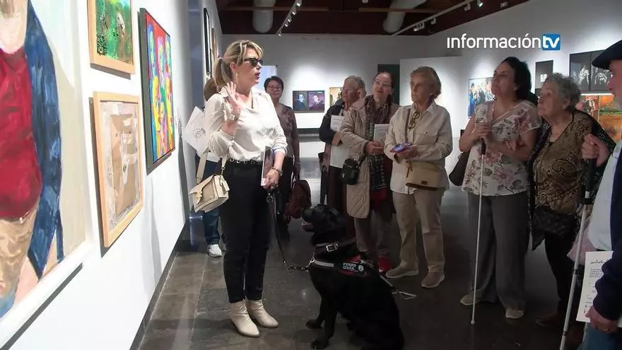 La exposición ‘Miradas’ acoge tres visitas guiadas para mostrar sus 125 obras a la ciudadanía