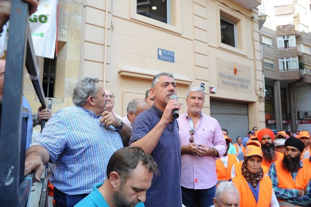 Gran protesta de los agricultores frente a la CHS