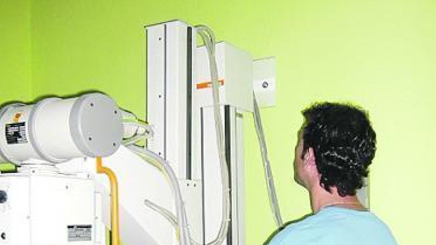 Asencro reclama instalar servicio de Rayos X en el centro de salud de Llanes