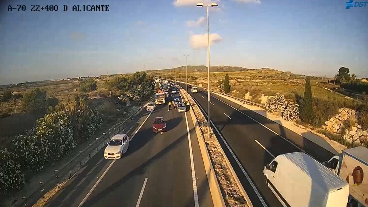 En Alicante, un alcance complicó esta mañana la A-70 en el Bacarot sentido Elche.