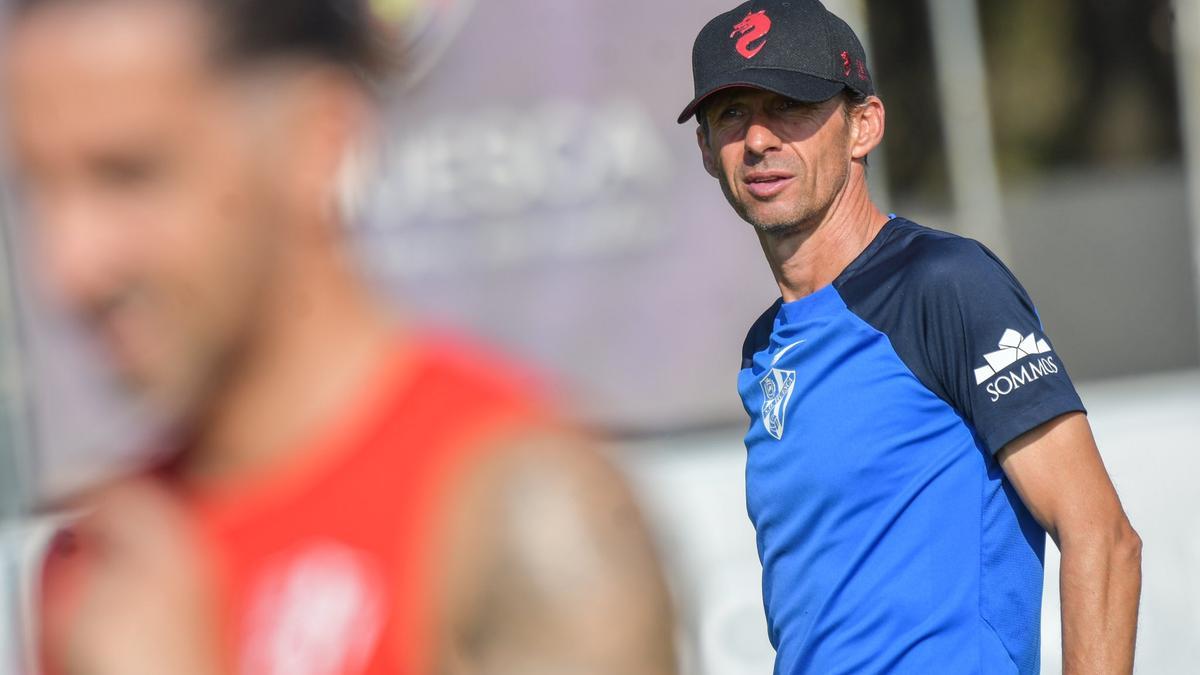 El Cuco Ziganda, en un entrenamiento del Huesca.