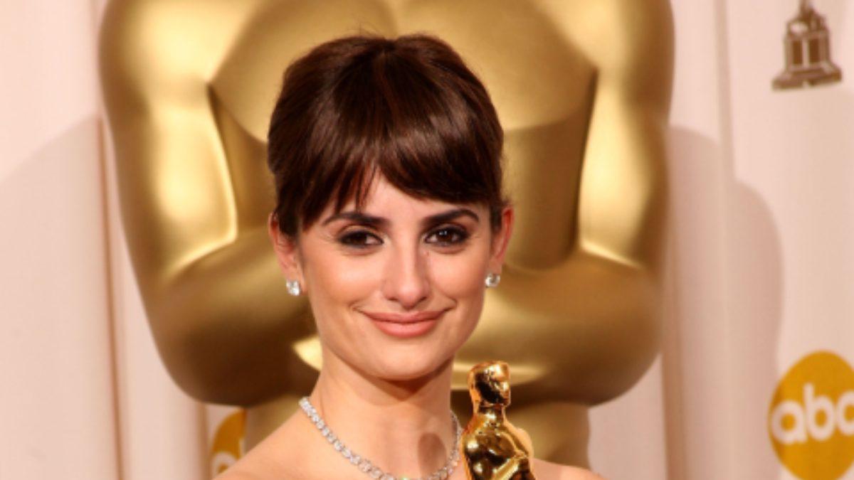 Penélope Cruz, con el premios Ocsar que recibió en 2009 por 'Vicky, Cristina, Barcelona'