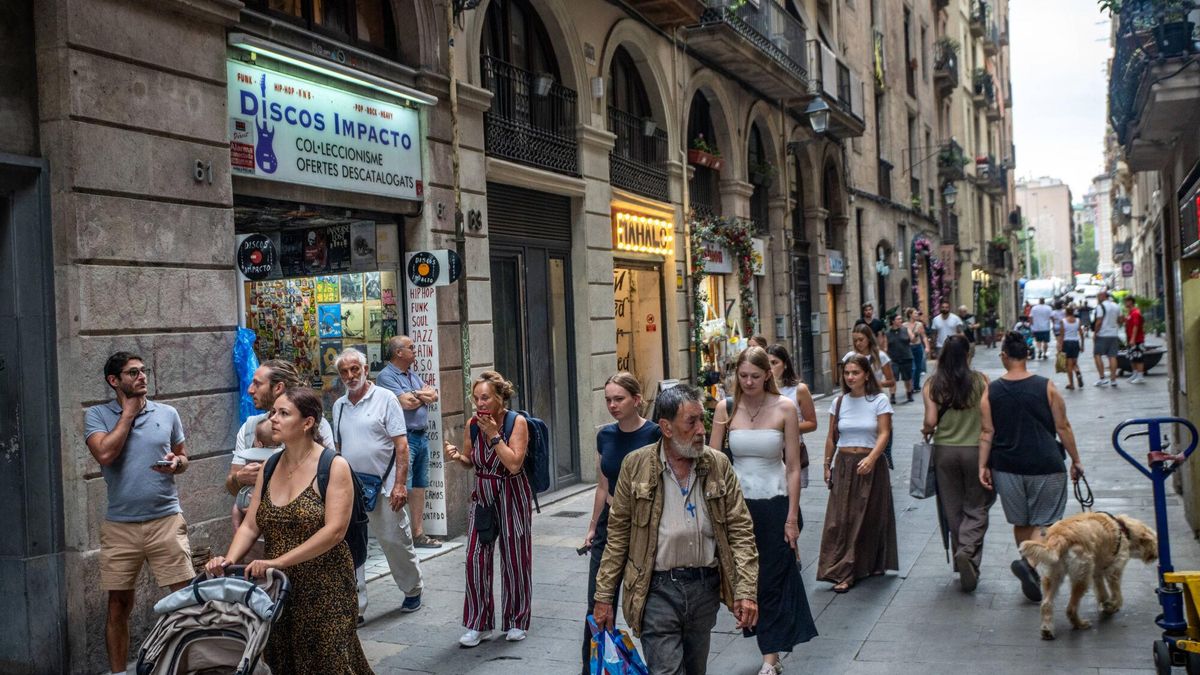 Tallers, la calle comercial del Raval que ya casi cotiza a precios del Gòtic en Barcelona