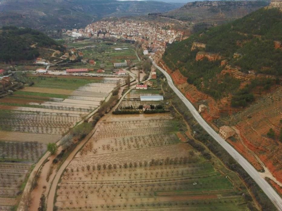 El río Túria se desborda a su paso por Ademuz