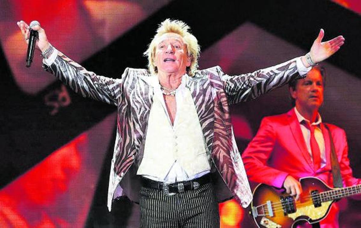 Rod Stewart llega a Murcia con la actitud de una gran 'rockstar'