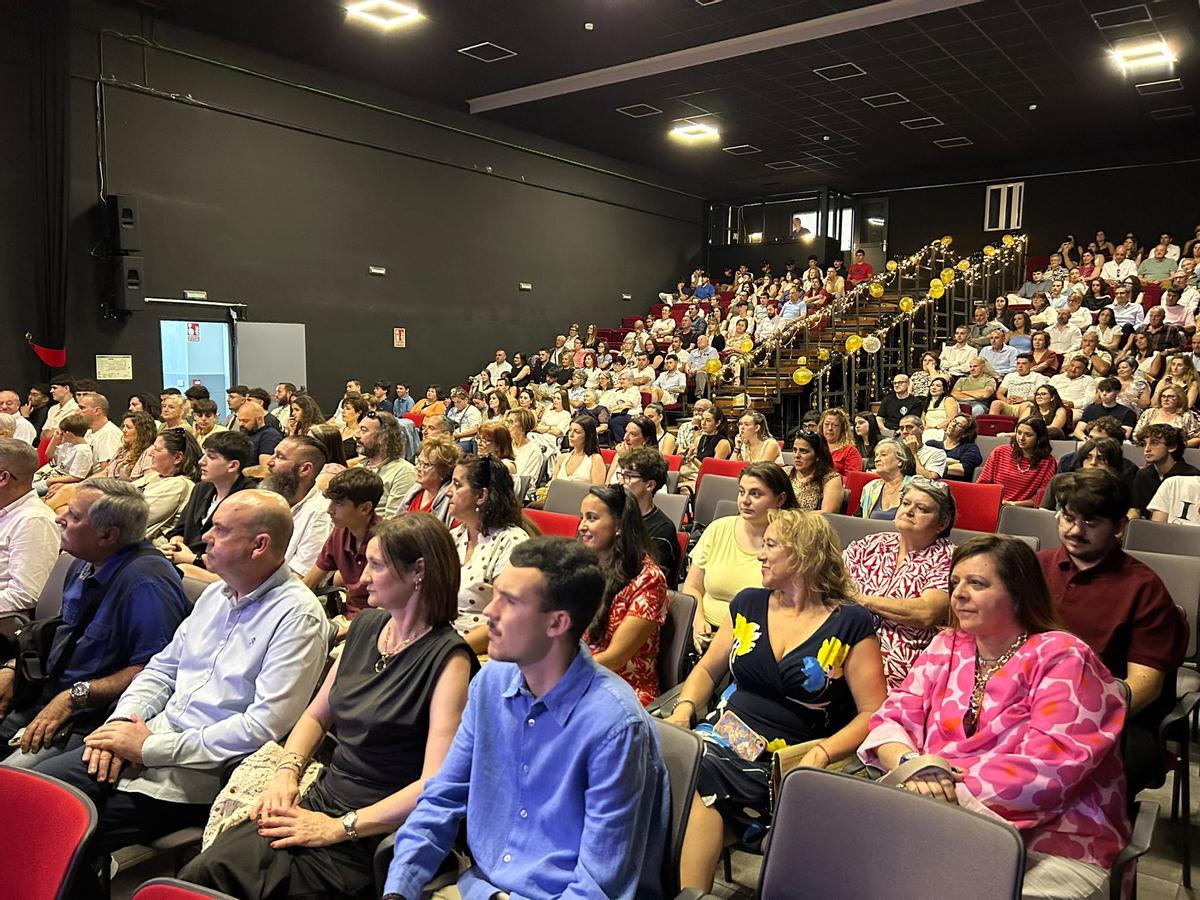 EN IMÁGENES: Así fue la despedida de los bachilleres del instituto Corvera