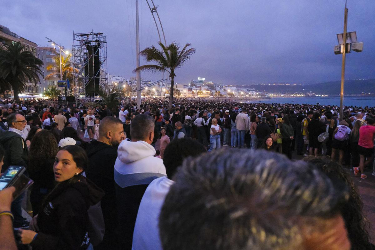 Espectáculo de drones en Las Canteras para anunciar el nuevo disco de Quevedo, 'El Baifo'