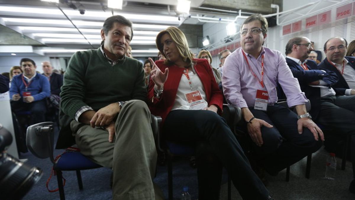 Los presidentes Javier Fernández (Asturias), Susana Díaz (Andalucía) y Guillermo Fernández Vara (Extremadura), en la reunión del comité federal del PSOE.