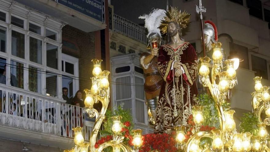 El titular de la cofradía durante el cortejo del pasado año.