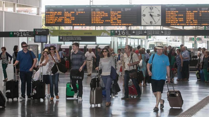 Renfe devolverá la mitad del importe del billete del AVE desde 15 minutos de retraso