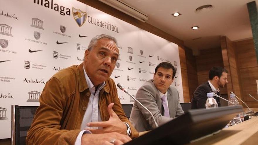 Mario Armando Husillos, director deportivo del Málaga y Vicente Casado, director general, en una imagen de archivo.