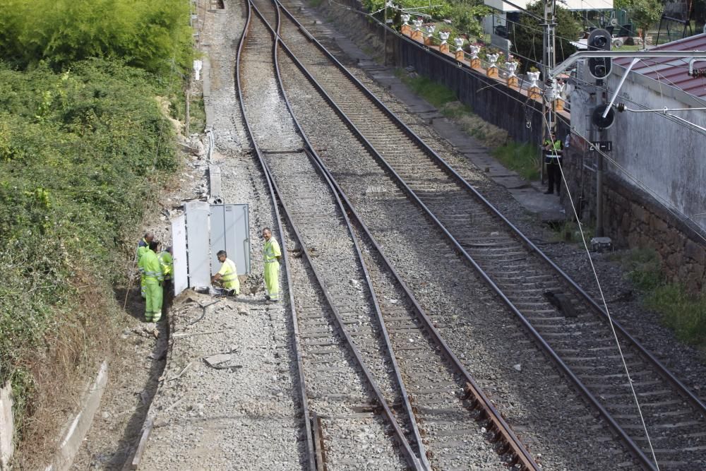 Accidente de tren en O Porriño | Retiran el primer vagón de la vía