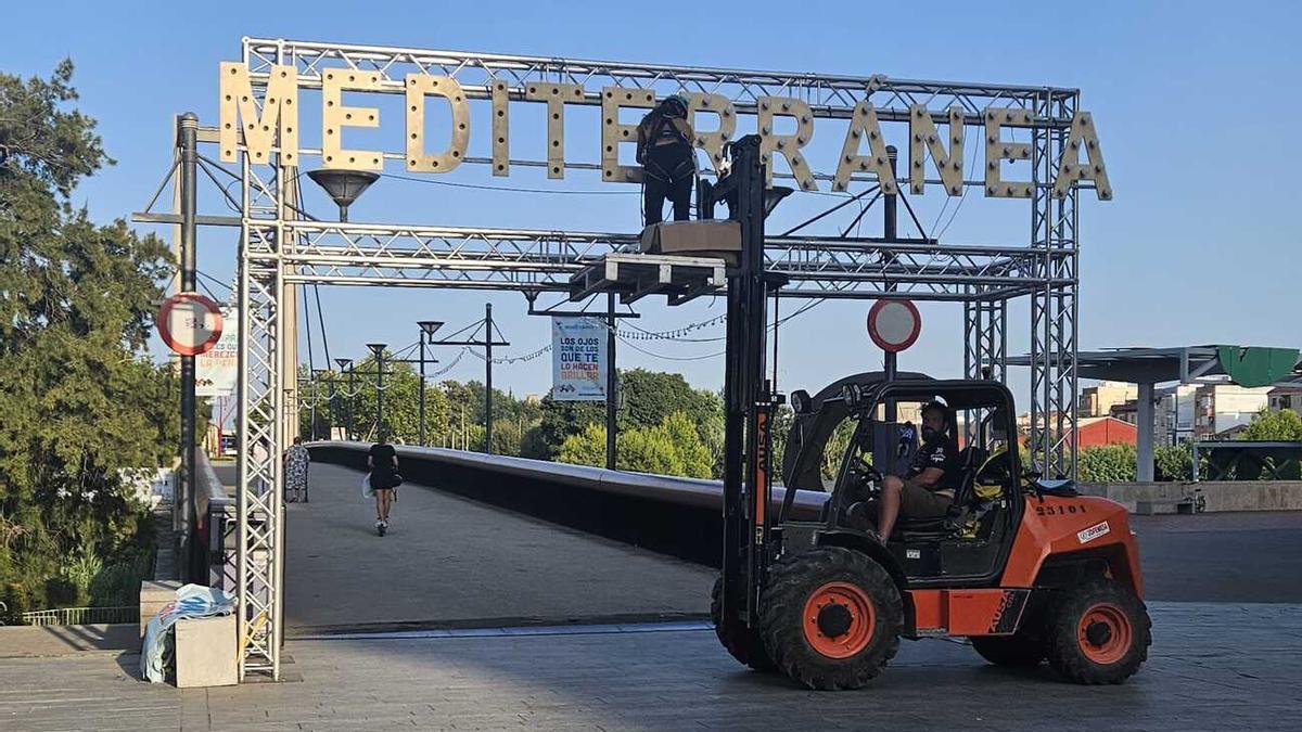 Los organizadores cuidan hasta el último detalle para que todo esté a punto en el Mediterranea Festival Gandia