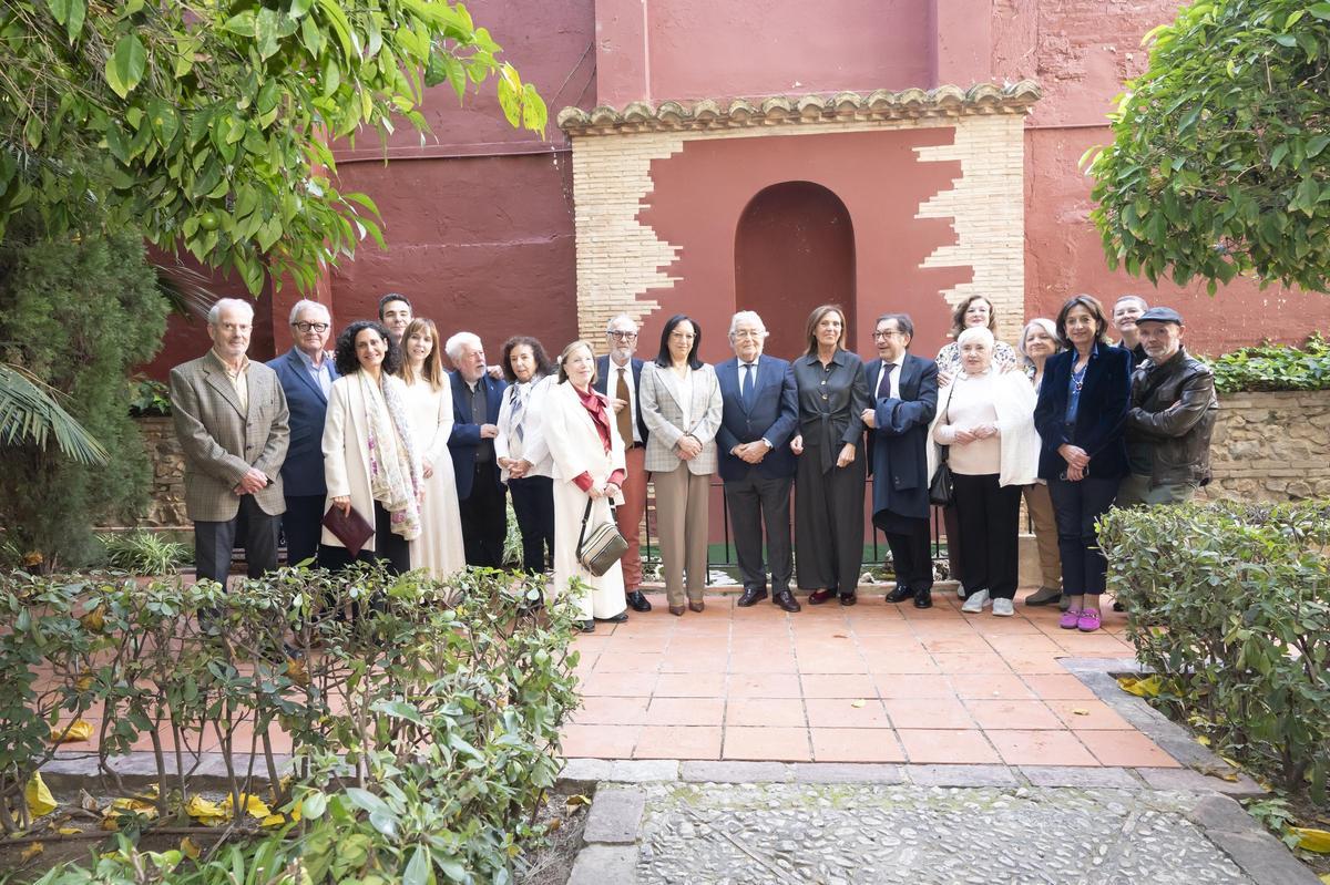 Foto de grupo de la entrega de la Medalla del CVC a Fundación Bancaja.
