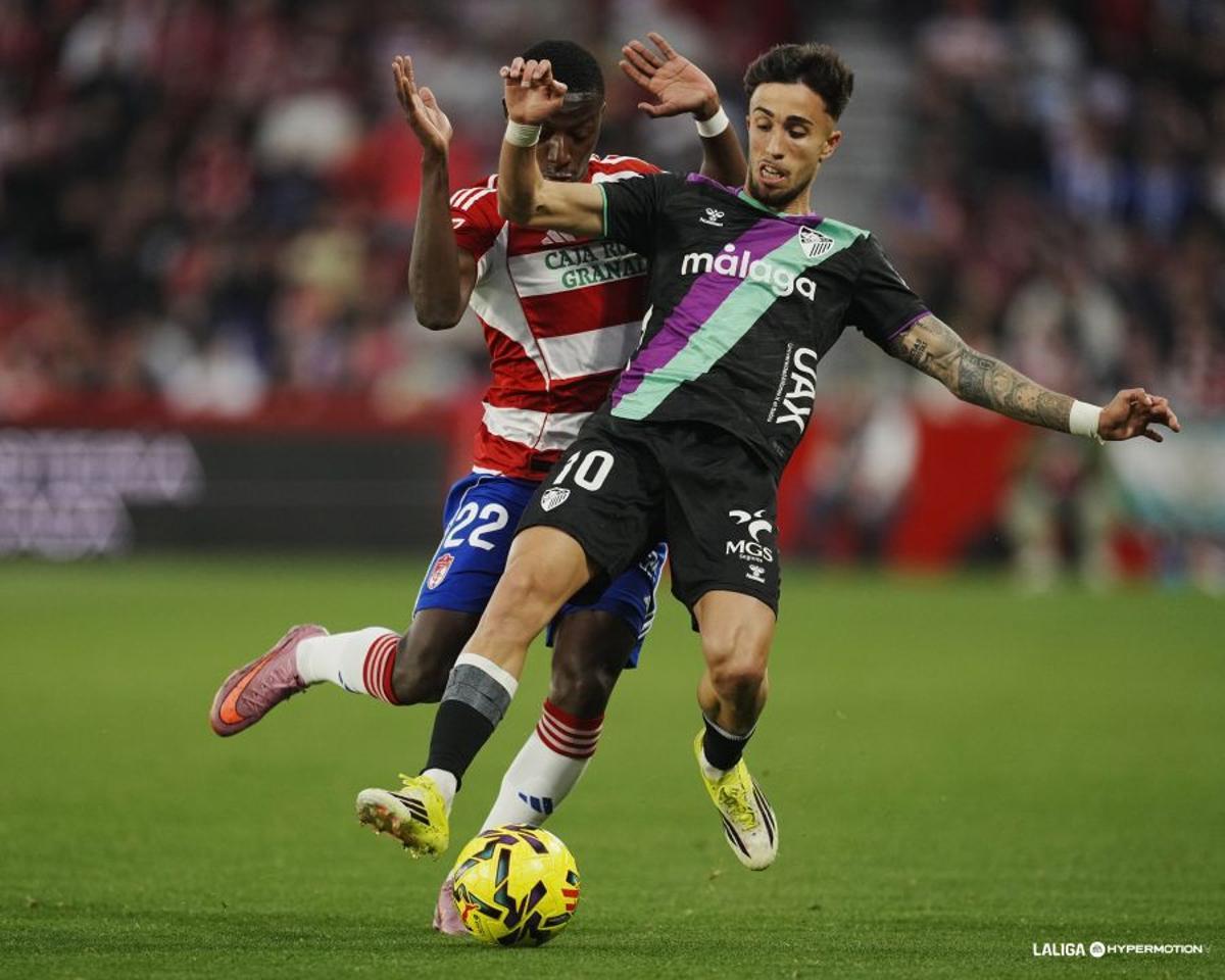 Larrubia fue el autor del gol del Málaga CF en el Nuevo Los Cármenes.