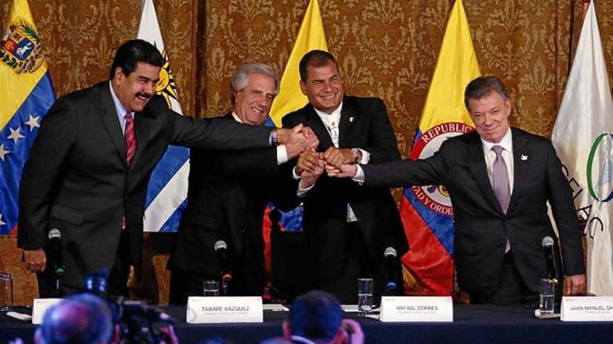D&#039;esquerra a dreta, Maduro, Vázquez, Correa i Santos, a Quito