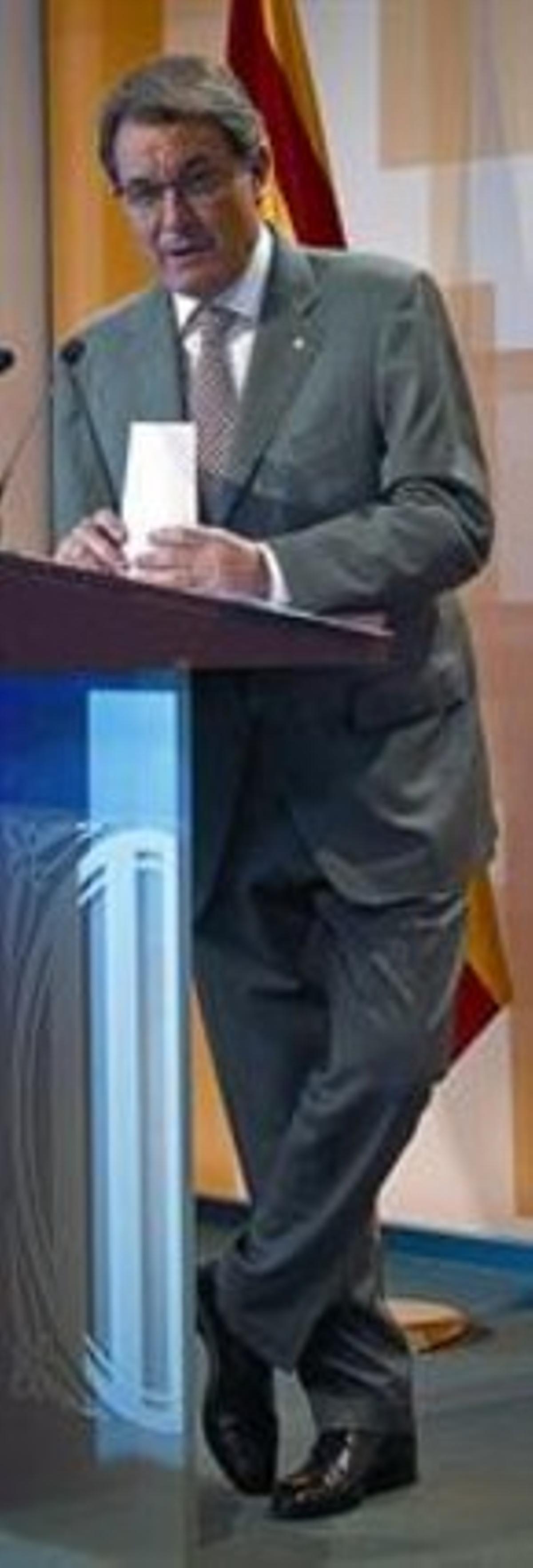 Artur Mas, durant la roda de premsa de presentació del Pla de Govern 2013-2016, ahir, al Palau de la Generalitat. Artur Mas, durant la roda de premsa de presentació del Pla de Govern 2013-2016, ahir, al Palau de la Generalitat.