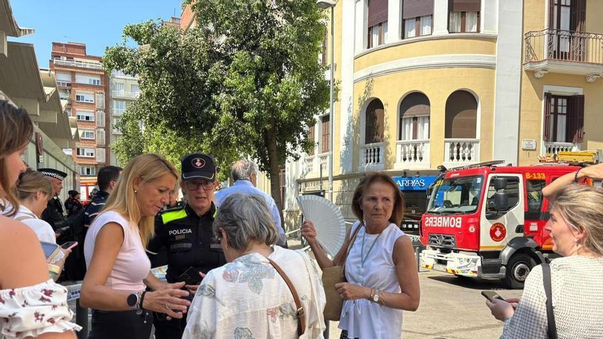 Desallotjades tres finques senceres del Putxet de Barcelona per un esvoranc a l’interior d’illa